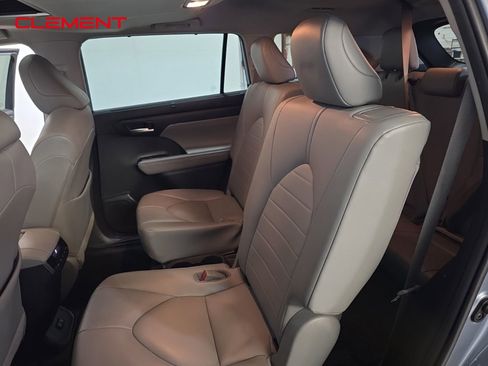 Used 2020 Toyota Highlander XLE w/ Protection Package #3 image 32