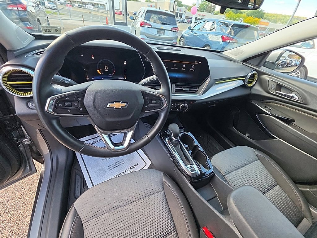 Certified 2024 Chevrolet Trax LT w/ Driver Confidence Package FWD image 9