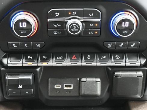 Used 2021 Chevrolet Silverado 1500 LTZ w/ LTZ Convenience Package II AWD/4WD image 19