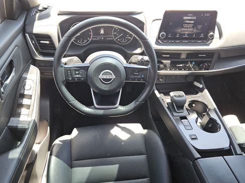 Used 2024 Nissan Rogue SV w/ SV Premium Package FWD image 5