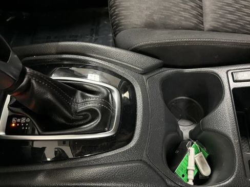 Used 2017 Nissan Rogue SV w/ SV Premium Package FWD image 12