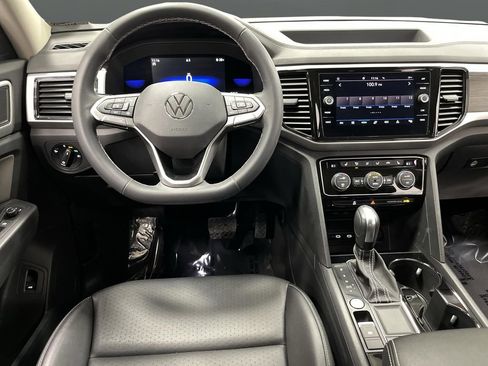 Used 2022 Volkswagen Atlas SE w/ Black Wheel Package image 5