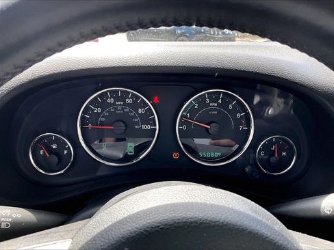 Used 2018 Jeep Wrangler Unlimited Sahara w/ Connectivity Group image 16