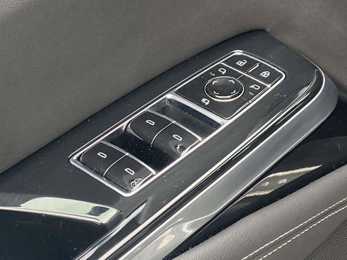 Certified 2025 Cadillac Escalade ESV Premium Luxury w/ LPO, Radiant Package AWD/4WD image 17
