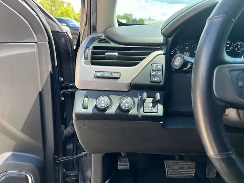 Used 2018 GMC Yukon XL Denali AWD/4WD image 25