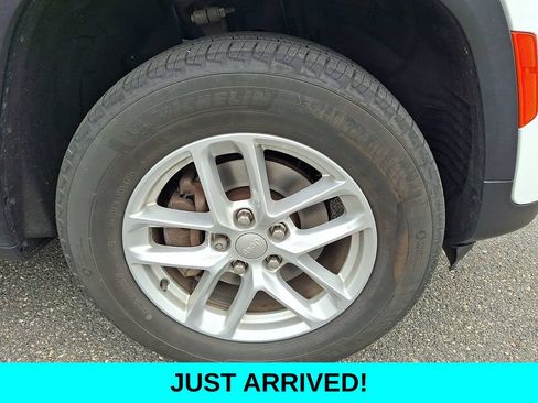 Used 2024 Jeep Grand Cherokee Laredo X w/ Trailer Tow Package AWD/4WD image 8
