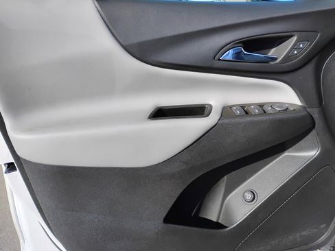 Used 2023 Chevrolet Equinox LT image 15