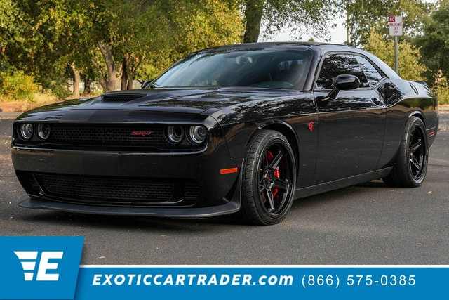 Used 2016 Dodge Challenger SRT Hellcat RWD image 1