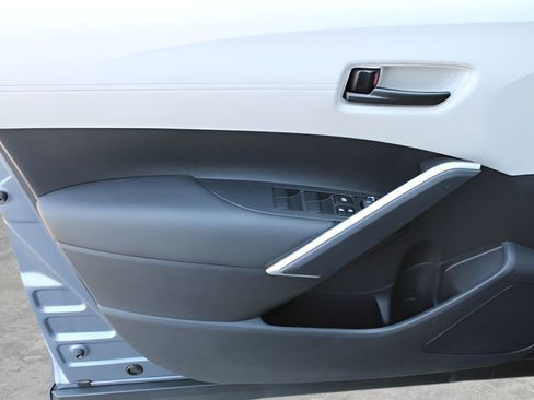 Used 2023 Toyota Corolla Cross L image 16