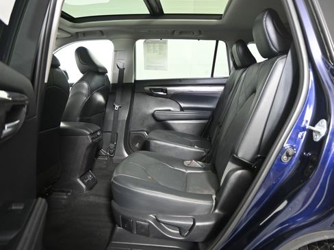 Used 2022 Toyota Highlander Platinum image 19