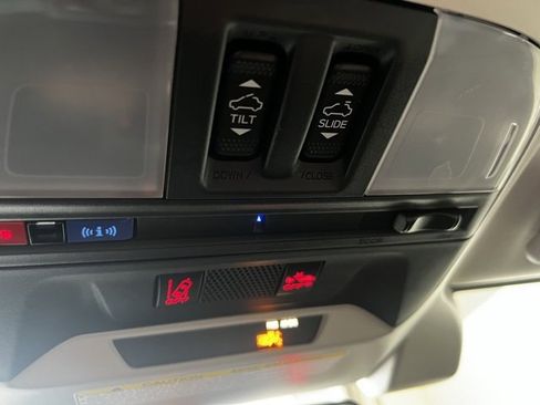 Used 2021 Subaru Crosstrek 2.5i Sport w/ Moonroof Package image 22