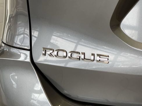 Used 2020 Nissan Rogue S image 11