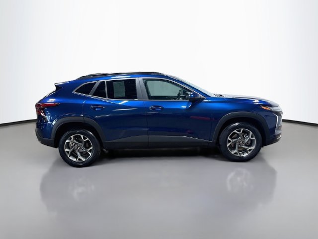 Used 2024 Chevrolet Trax LT w/ Sunroof Package FWD image 6