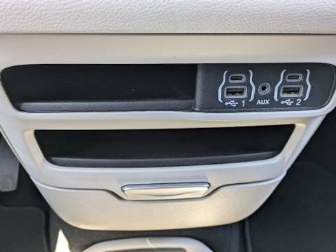 Used 2024 Chrysler Pacifica Touring-L FWD image 12