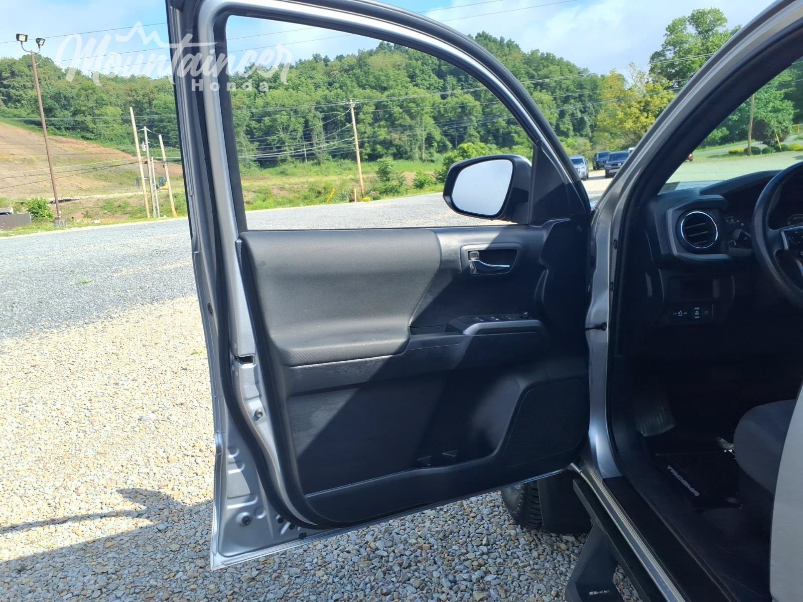 Used 2019 Toyota Tacoma TRD Sport AWD/4WD image 15