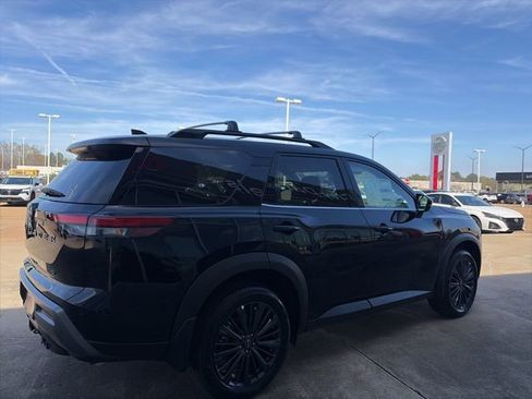 New 2026 Nissan Pathfinder SL image 4