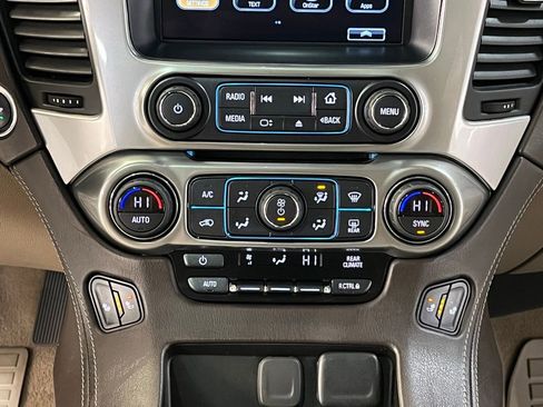 Used 2020 Chevrolet Suburban LT w/ Luxury Package image 24