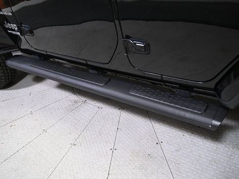 Used 2020 Jeep Wrangler Unlimited Sahara image 12