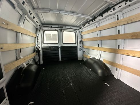 Used 2024 GMC Savana 2500 Work Van w/ Driver Convenience Package image 28