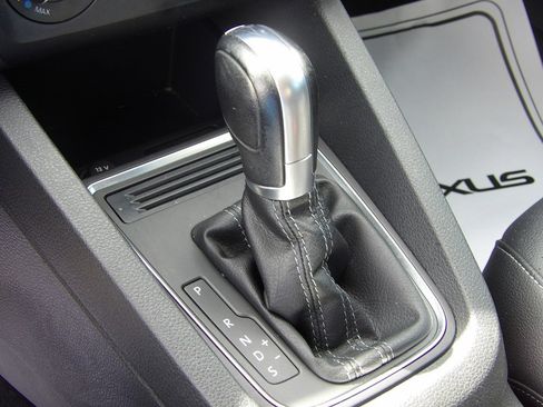 Used 2018 Volkswagen Jetta Wolfsburg Edition image 21