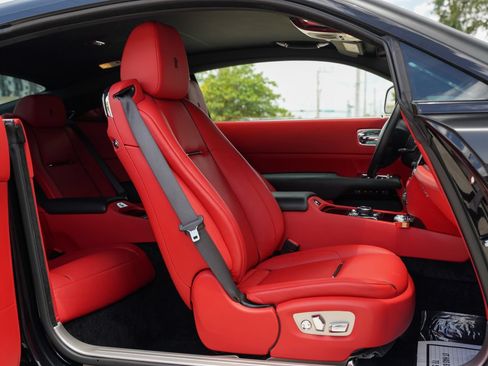 Used 2020 Rolls-Royce Wraith RWD image 24