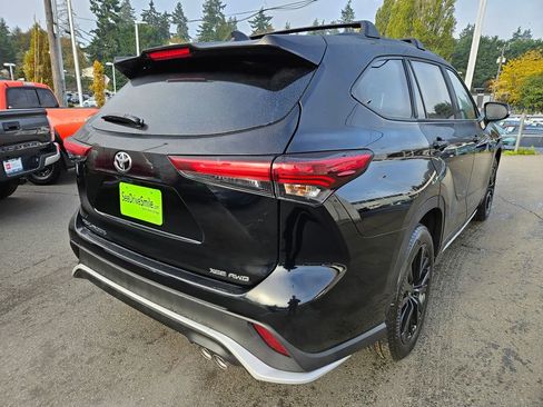 New 2025 Toyota Highlander XSE image 3