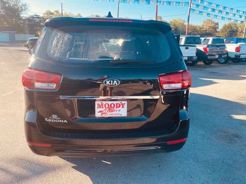 Used 2016 Kia Sedona L image 6