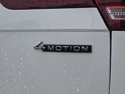 Certified 2023 Volkswagen Tiguan SE R-Line AWD/4WD image 14