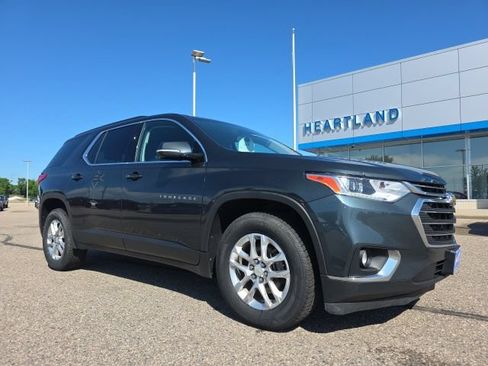 Used 2020 Chevrolet Traverse LT w/ Driver Confidence II Package AWD/4WD image 2