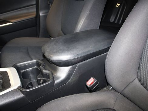 Used 2021 Toyota RAV4 LE AWD/4WD image 23
