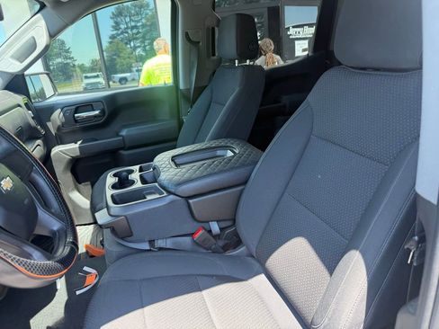 Used 2020 Chevrolet Silverado 1500 Custom w/ Custom Value Package AWD/4WD image 3