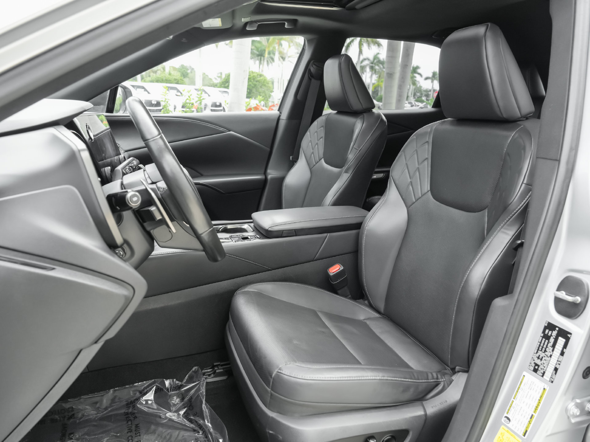 Used 2023 Lexus RX 350 Premium w/ Accessory Package AWD/4WD image 8