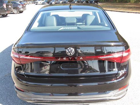 Used 2025 Volkswagen Jetta SE image 13