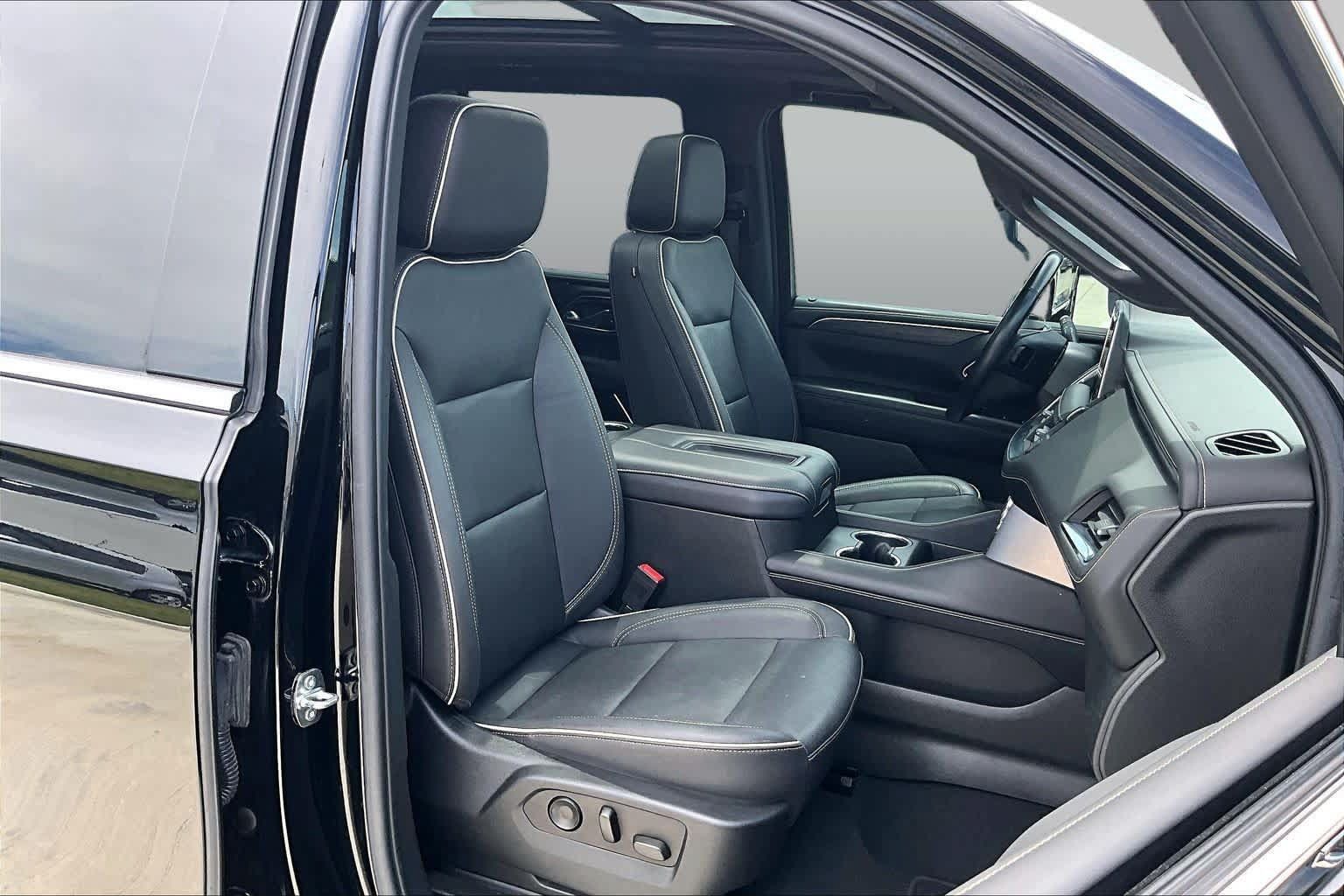 Used 2022 GMC Yukon SLT w/ SLT Premium Package RWD image 9