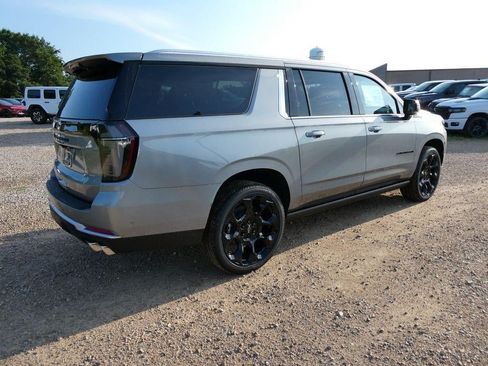 New 2026 Chevrolet Suburban High Country AWD/4WD image 4