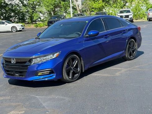 Used 2018 Honda Accord Sport image 3