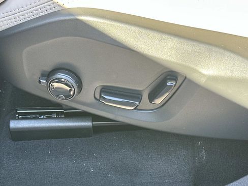 New 2026 Volvo XC90 T8 Ultra w/ Protection Package Premier image 14