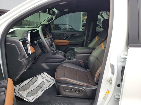 Used 2023 GMC Canyon AT4 w/ AT4 Premium Package image 15