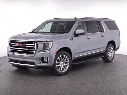 Used 2023 GMC Yukon XL SLT w/ SLT Premium Package AWD/4WD image 7
