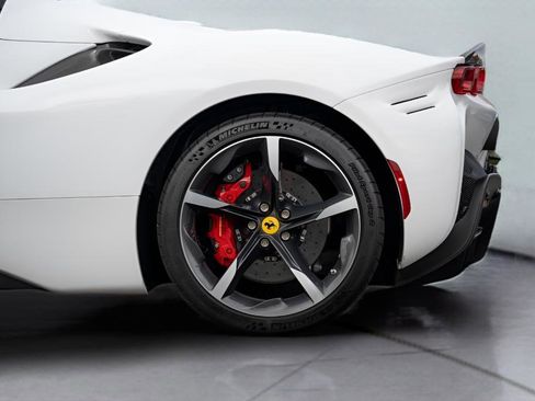 Used 2022 Ferrari SF90 Spider AWD/4WD image 18