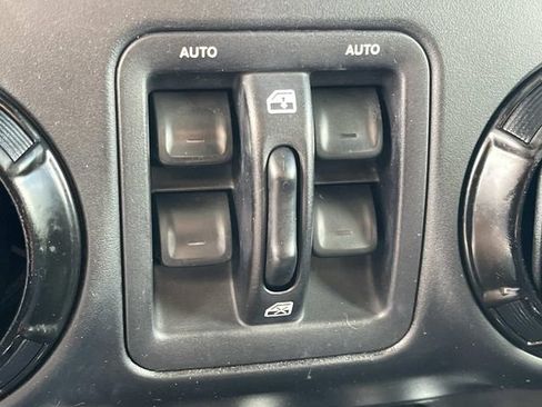 Used 2017 Jeep Wrangler Unlimited Sahara AWD/4WD image 27