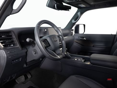 Used 2025 Lexus GX 550 w/ Cold Area Package AWD/4WD image 13