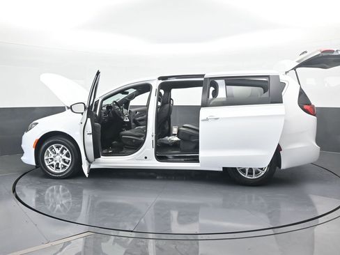 New 2026 Chrysler Voyager LX image 67