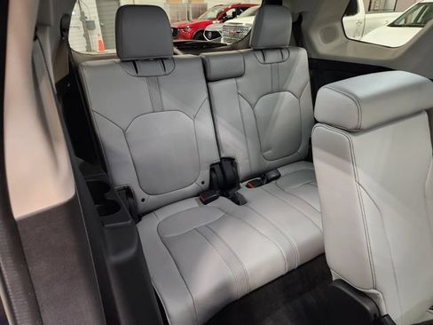 Used 2024 Honda Pilot Touring image 32