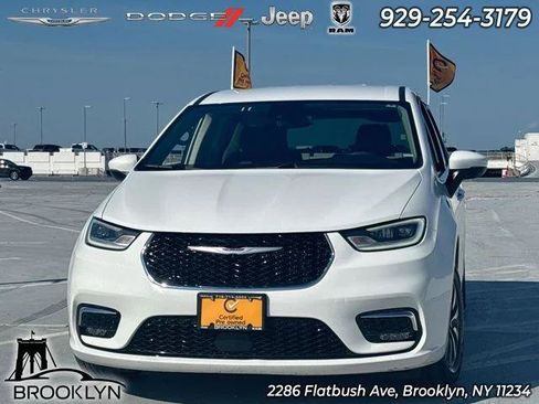 Certified 2023 Chrysler Pacifica Touring-L FWD image 1
