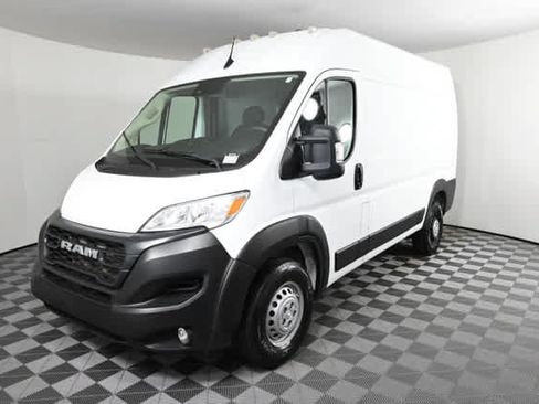 Used 2024 RAM ProMaster 2500 w/ Convenience Group FWD image 2