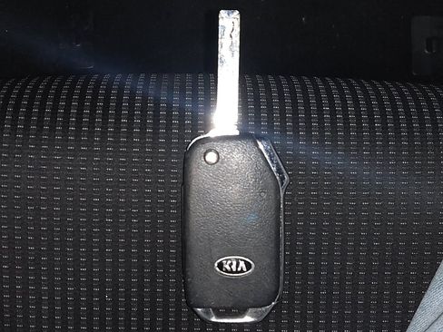 Used 2020 Kia Forte LXS FWD image 32