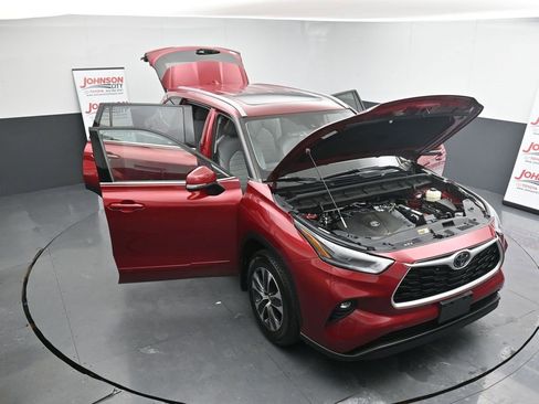 Used 2021 Toyota Highlander XLE image 42