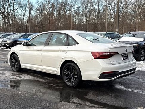 Certified 2024 Volkswagen Jetta SE w/ Panoramic Sunroof Package image 5
