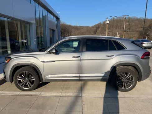 Used 2021 Volkswagen Atlas Cross Sport SE image 2